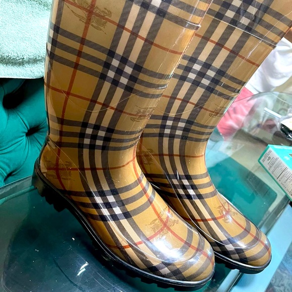 Burberry Rainboots - Picture 1 of 4